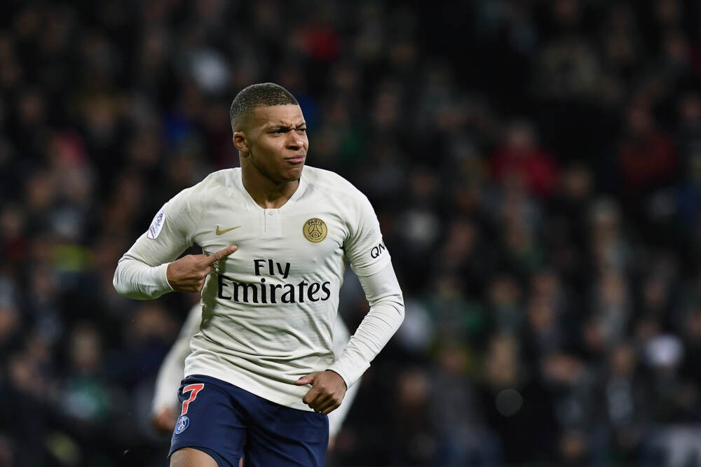 贵州宝妈晒一大群娃，网友回复：牛马不够，贵州来凑，太扎心了！